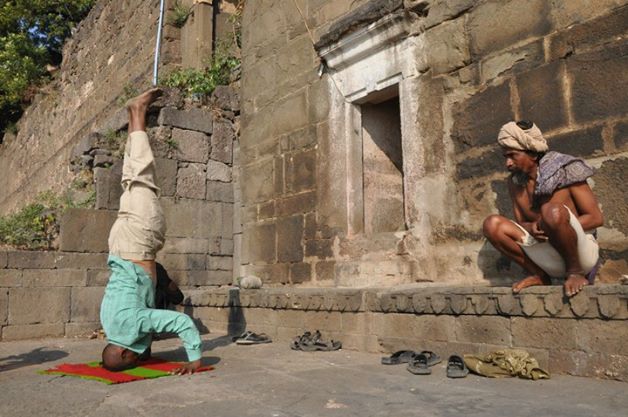 Headstand, Viranasi